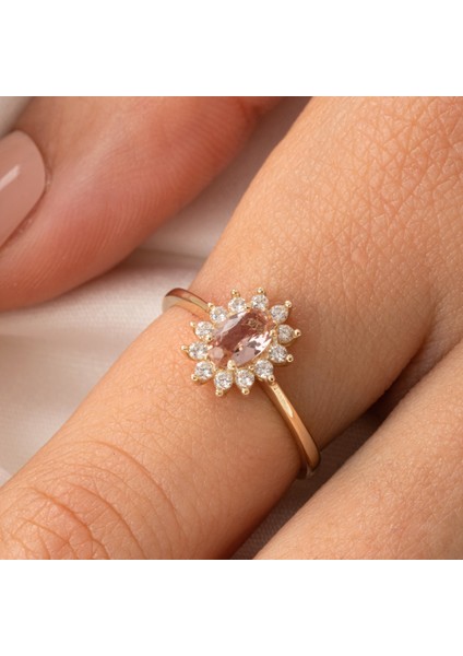 Gümüş Yüzük -Oval Kesim Zultanit Yan Zirkon Taşlı Modern 925 Ayar Gümüş Kadın Tektaş Yüzük-Hediyelik fiyatları