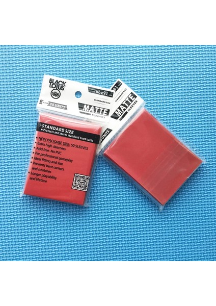 RED100 Pcs Style Lot Kırmızı Mat Kollu Kartları Mgt Koruyucu Tcg Ticaret Oyun Kartları Için Kapak Kurulu Oyun Kartları Kalkan Kollu (Yurt Dışından)