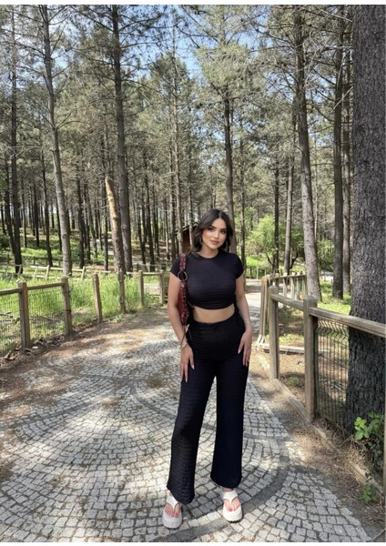Yanları Büzgü Detaylı Bluz ve Pantolonlu Gofre Kumaş Takım