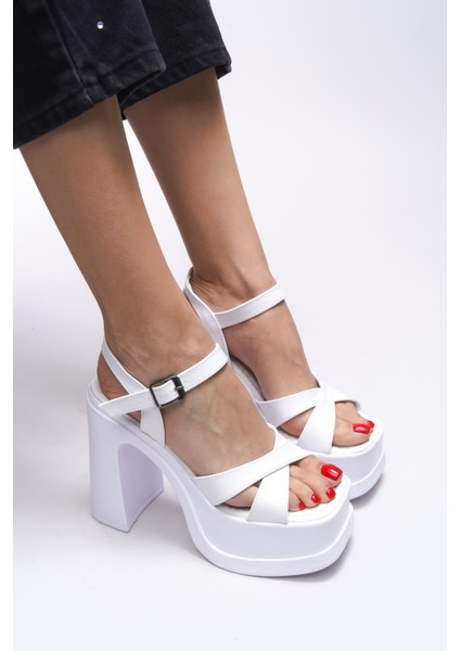 Elyenelor Kadın Yüksek Topuklu Sandalet 00121000