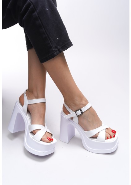 Elyenelor Kadın Yüksek Topuklu Sandalet 00121000 fiyatları