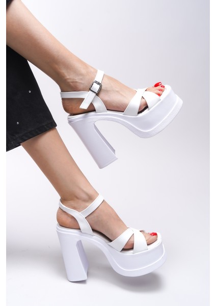 Elyenelor Kadın Yüksek Topuklu Sandalet 00121000 indirimleri