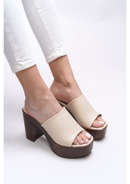 Kadın Topuklu Terlik Orta Yükseklikte Rahat ve Şık Tasarım ile Günlük Kullanım