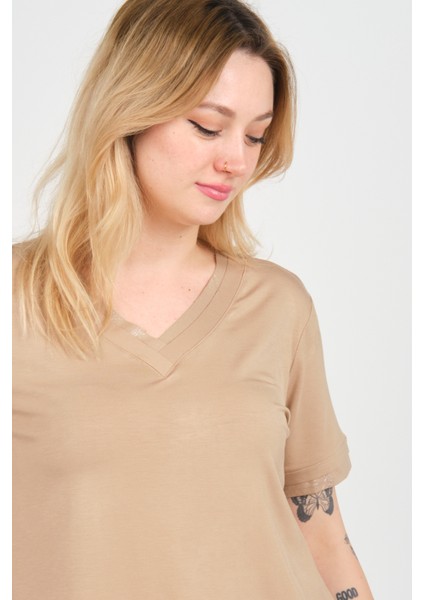 Kadın Kısa Kollu V Yaka Sim Detaylı Bluz 24E032 Vizon modelleri
