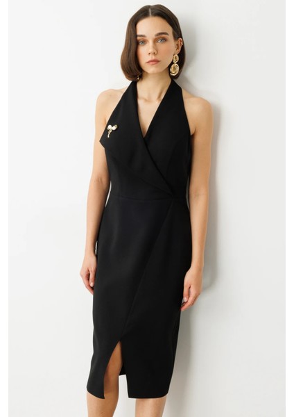 Kadın Yakası Broşlu Önü Yırtmaçlı Elbise 5472 Siyah modelleri