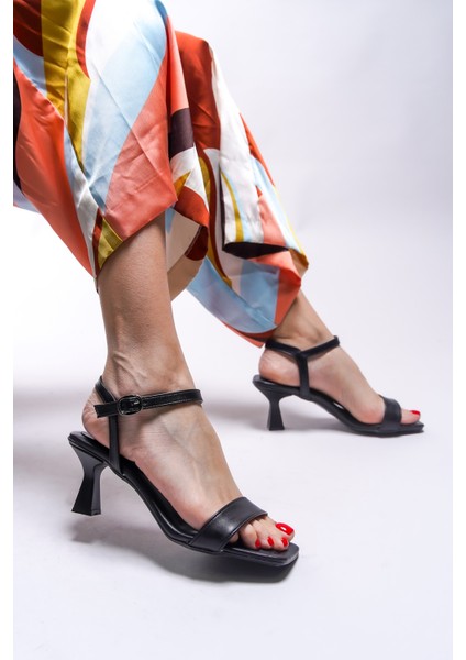 Kadın Topuklu Ayakkabı Orta Topuk Siyah Renk Şık ve Rahat Kullanım fırsatları