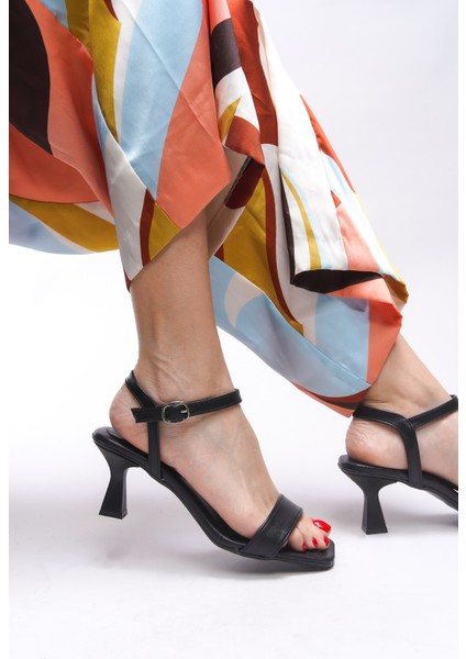 Kadın Topuklu Ayakkabı Orta Topuk Siyah Renk Şık ve Rahat Kullanım indirimleri