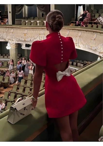 Kısa Kollu Balıkçı Yaka Arkadan Kelebek Dekolte Detaylı Kısa Atlas Elbise modelleri