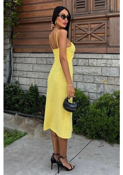 Göğsü Aksesuarlı Önü Yırtmaçlı Elbise fırsatları