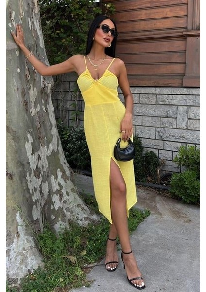 Göğsü Aksesuarlı Önü Yırtmaçlı Elbise indirimleri