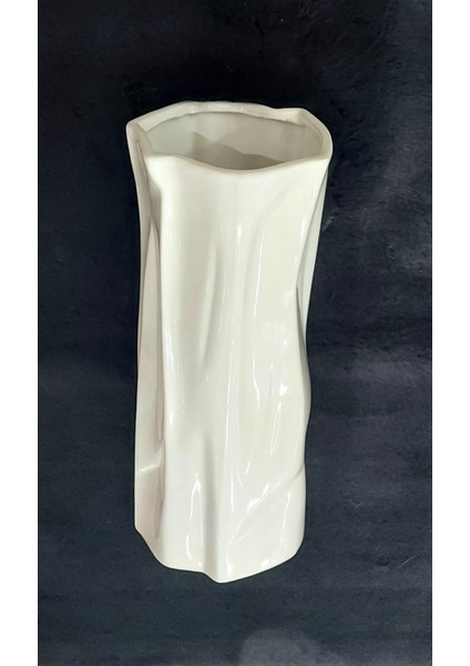 Vazo Buruşuk Yüksek Küçük Boy Bej Seramik Çap 12CM Yükseklik 30CM 1 Adet