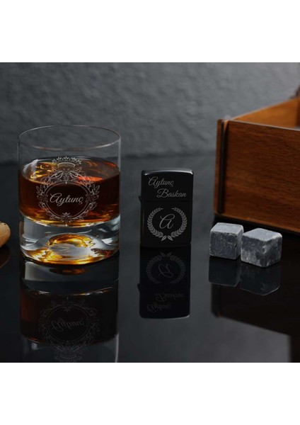 Ahşap Kutulu Vintage Tasarımlı Kişiye Özel Çakmak ve Taşlı Viski Kadehi Seti fiyatları