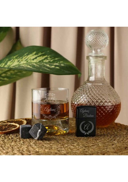 Ahşap Kutulu Vintage Tasarımlı Kişiye Özel Çakmak ve Taşlı Viski Kadehi Seti fırsatları