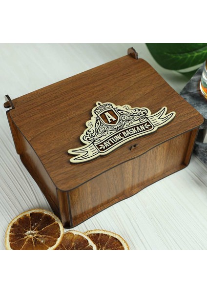 Ahşap Kutulu Vintage Tasarımlı Kişiye Özel Çakmak ve Taşlı Viski Kadehi Seti indirimleri