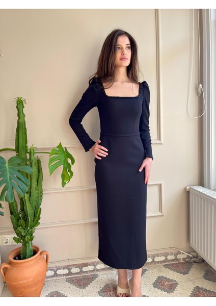 Kristal Taş Işlemeli, Lamine Double Kumaş, Arkadan Yırtmaçlı Kol ve Yaka Detaylı Abiye Elbise