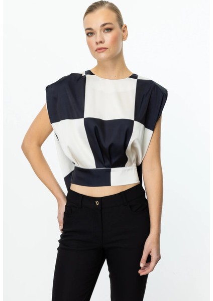 Arka Kısmı Bağlamalı Kareli Crop Bluz Siyah 03104
