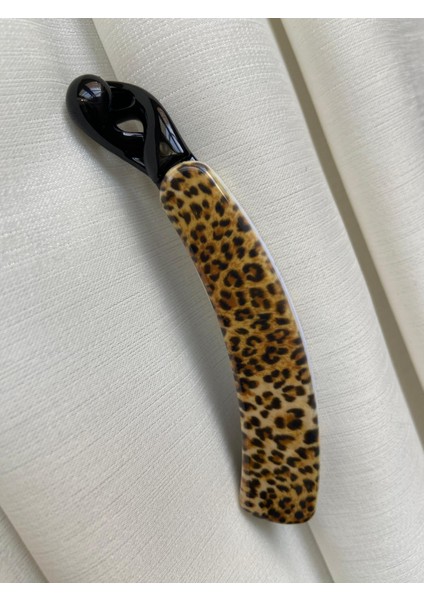 Muz Toka Leopar Desenli Zemini Siyah-Deseler Taba Renk Şık ve Kullanışlı Toka yaz sıcaklarında saçları toplamak için güzel seçenek