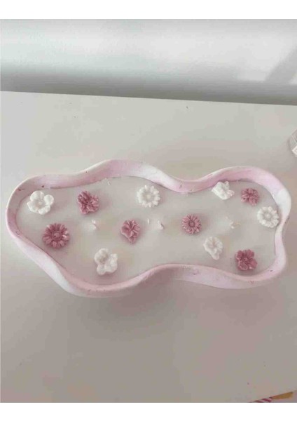 Dekoratif Kasede Çiçek Süslemeli Büyük Boy Hediyelik Kokulu Soya Mum