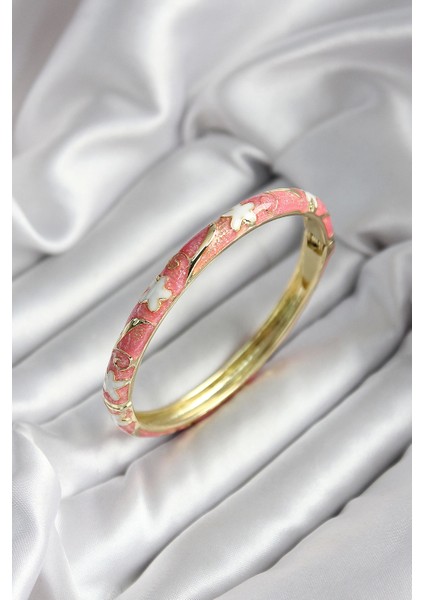 Mineli Pirinç Pembe Çiçek Desenli Gold Renk Kadın Kelepçe (Çap 60 Mm)