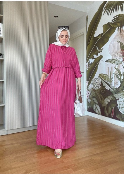 Çizgili Gömlek Detaylı Yazlık Elbise Takım – Renkli ve Konforlu Stil Fuşya