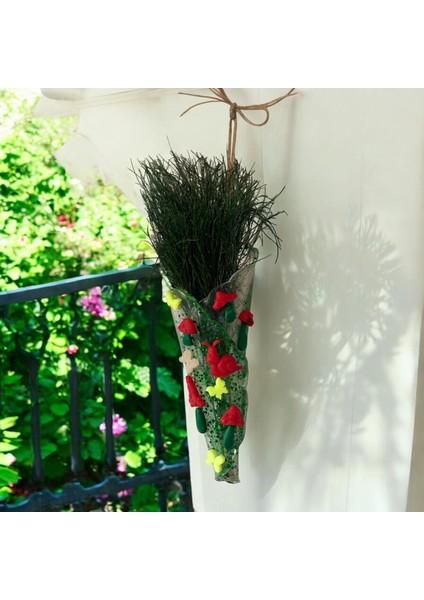 - Balkon Duvar Süsü, Mantar ve Kelebek Model - Askılı Balkon Vazosu - Duvar Çiçekliği - Epoksi Döküm