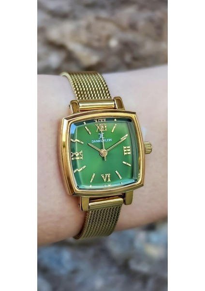 DKE.1.10844-4 Kare Kadran Hasır Kordon Metal Kasa 3 Atm Suya Dayanıklı Altın Renk Kadın Kol Saati