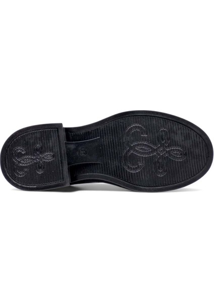 Toka Detaylı Kadın Loafer Ayakkabı Rugan Siyah indirimleri