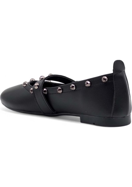 Zımba Detaylı Tokalı Kadın Babet Siyah fırsatları