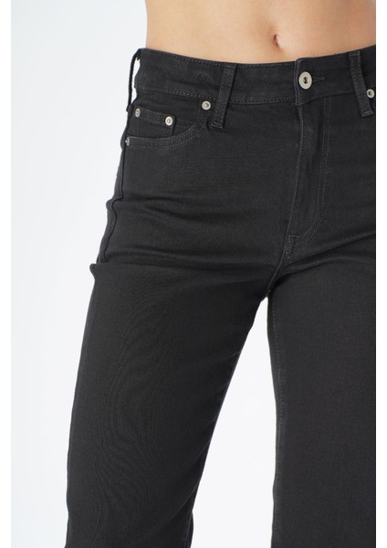 Elıza Cropped Siyah Paçası Kesikli Straight Fit Fermuarlı Jean Pantolon C 4518-071 indirimleri