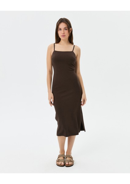 Kadın Kahverengi Askılı Midi Elbise - EcoVero™ Viskoz, Ayarlanabilir Askılı, Sırt Pensli, Göğüs Pedli Midi Boy Elbise