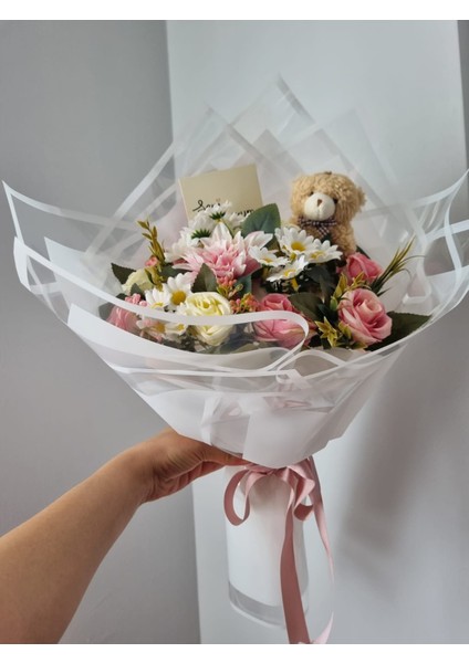 Peluş Ayıcık ve Yapay Çiçekli Buket Sevgiliye Romantik Hediye & Yeni Doğan Çiçek Aranjmanı