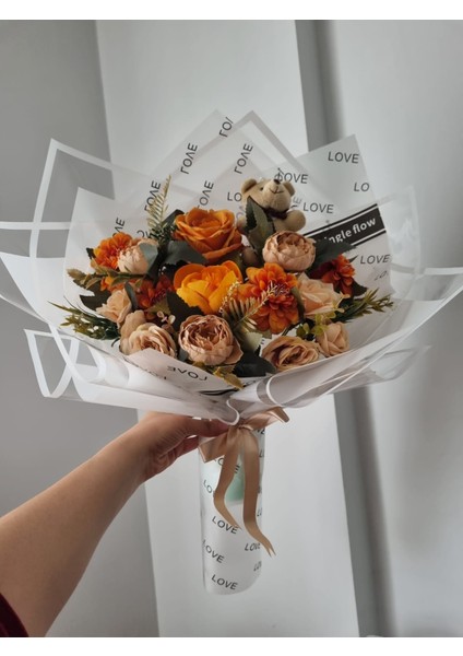 Golden Elegance – Lüks Yapay Çiçek Buketi & Peluş Ayıcık Detaylı Özel Tasarım
