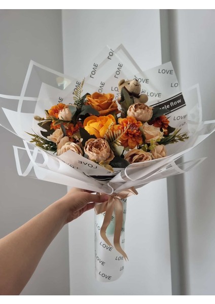 Golden Elegance – Lüks Yapay Çiçek Buketi & Peluş Ayıcık Detaylı Özel Tasarım
