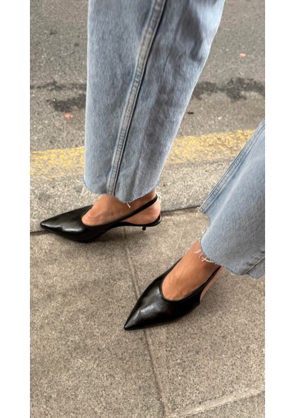 Sivri Burun Dekolteli Siyah Kadın Topuklu