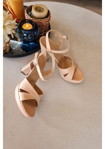 024 944 Topukla Kadın Yüksek Topuk Ayna Abiye Ayakkabı fırsatları