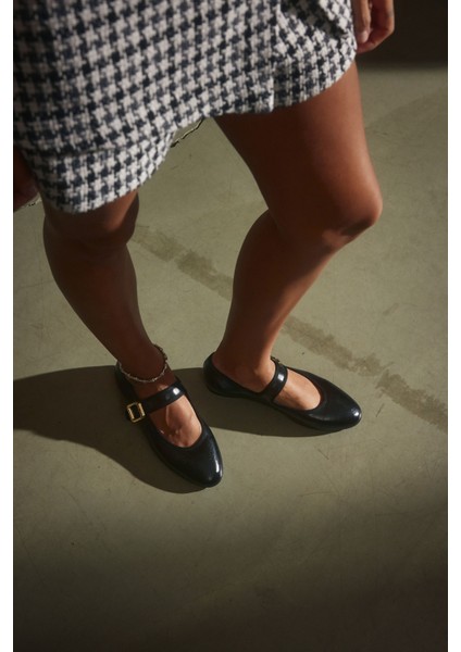 Siyah Cilt Toka Detaylı Kalın Bantlı Kadın Babet fiyatları