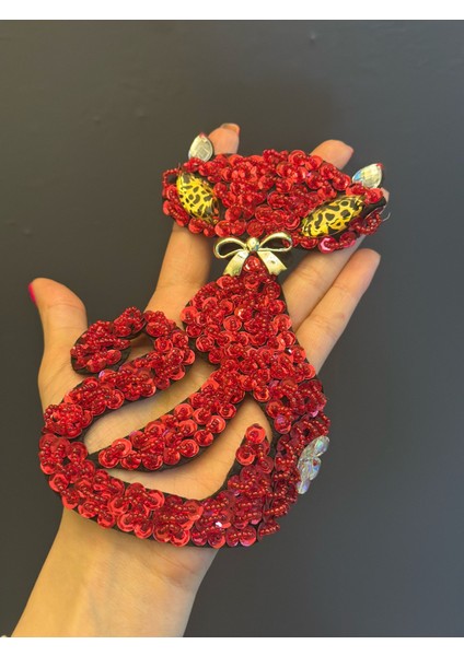 Kırmızı Boncuk Pul Payet Işleme Kedi Arma Dikiş Aplike 18X12 cm