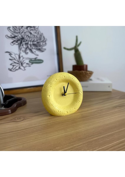 DMS01003 - Nokta Dokulu Sarı Dekoratif Masa Saati