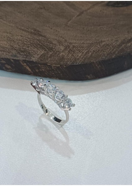 5 Taşlı Yüzük Beş Taşlı Gümüş Bayan Yüzüğü Yzk- 422 fiyatları