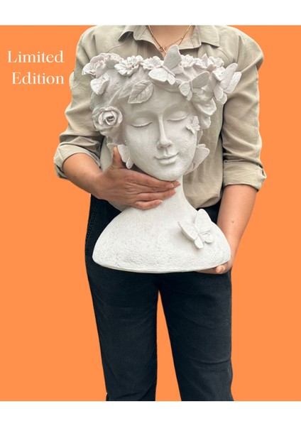 Limited Edition - Dev Boy Kelebekli Tanrıça Figürlü Dekoratif Objede Amber Kokulu Mum - Özel Döküm