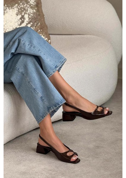 Carla Çift Toka Detaylı Topuklu Kadın Günlük Ayakkabı Kahve