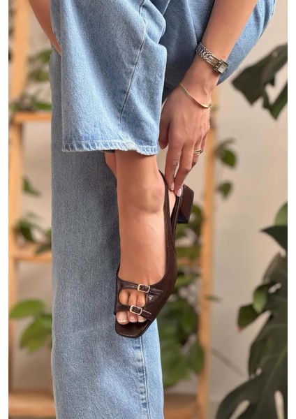 Carla Çift Toka Detaylı Topuklu Kadın Günlük Ayakkabı Kahve fiyatları