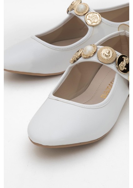 Kadın Kemerli Armalı Tek Biyeli Küt Burunlu Babet Beyaz modelleri