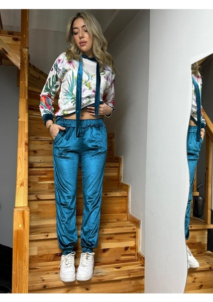 Munn Collection Kadın Kadife Kumaş Uzun Kollu Kapüşon Detay Çiçek Baskılı Sweat ve Pantolon Ikili Takım modelleri