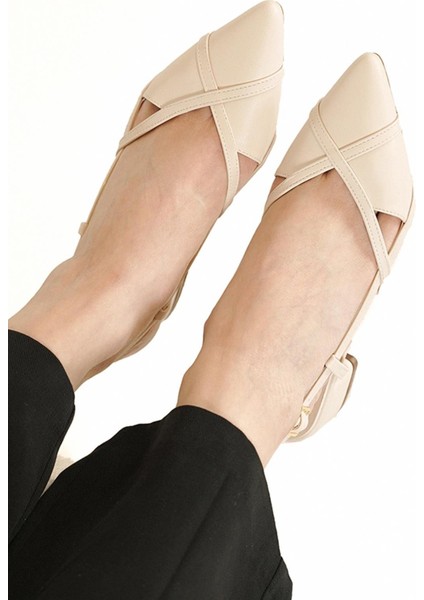 Elvira Çapraz Bant Detaylı Alçak Topuk Kadın Ayakkabı Bej