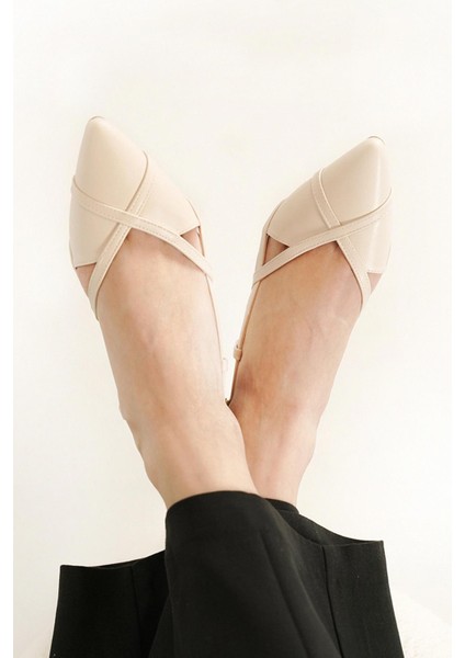 Elvira Çapraz Bant Detaylı Alçak Topuk Kadın Ayakkabı Bej fiyatları