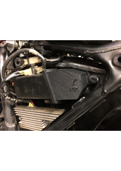 CB700SC Nighthawk S 1984-1986 Araç Kutusu Kapağı ve Mandal (Plastik Aparattır!!!)