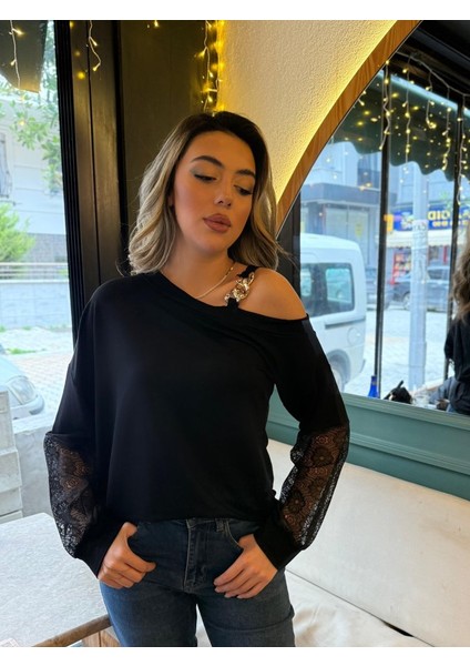 Munn Collection Kadın Uzun Kollu Tek Omuzu Açık Askılı Toka ve Dantel Detay Viskon Iki Iplik Bluz