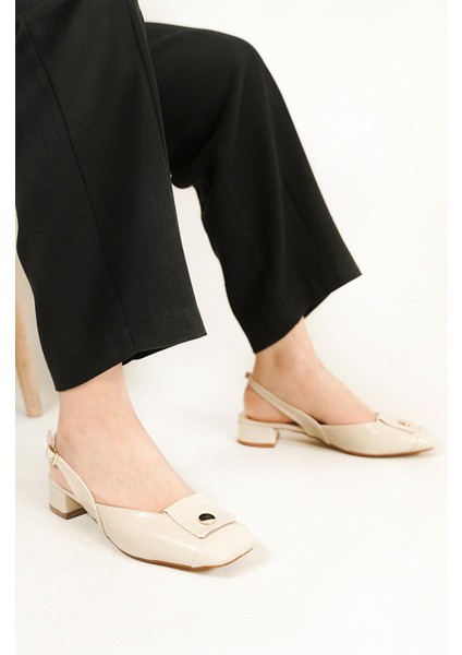 Florence Küt Burun Metal Toka Detaylı Kadın Ayakkabı Bej fiyatları