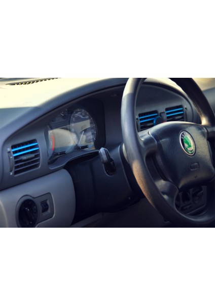 Skoda Octavia. Deflektör Şeridi (Plastik Aparattır!!!)